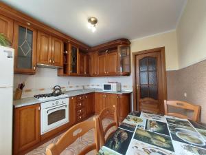 Трикімнатні апартаменти біля Порт Сіті