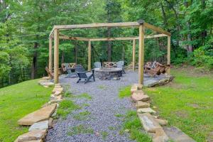 Hot Tub and Game Room Seiverville Group Getaway