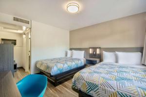Quadruple Room - Smoking room in Motel 6-Russellville AR