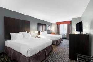 Queen Room with Two Queen Beds room in Best Western University Inn at Valparaiso