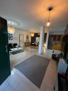 Green Door Apartment