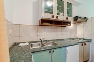 Apartments and rooms with WiFi Lastovo - 13678