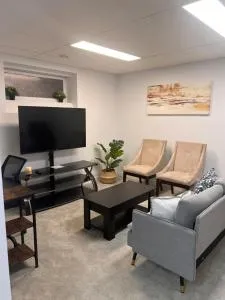 Well furnished Basement Suite-With Private Entrance - Dufresne