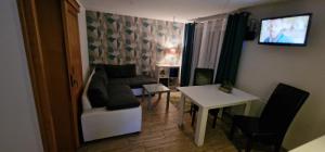 Cudowny Zakątek z Ogrodem i Basenem