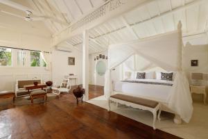 Phòng Suite Hướng hồ bơi (Suite Pool View)