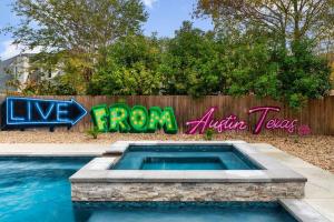 Sun Filled Home W Gorgeous Pool HotTub Gameroom - 4hvězdičkové hotely ve městě Round Rock