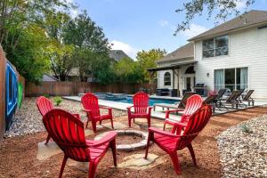 Sun Filled Home W Gorgeous Pool HotTub Gameroom
