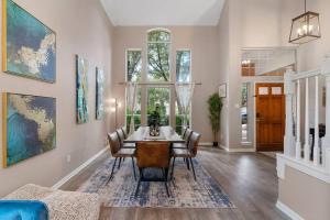 Sun Filled Home W Gorgeous Pool HotTub Gameroom
