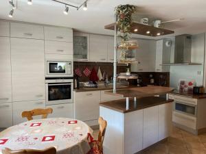 Appartement 6 pers. avec piscine chauffée, grande terrasse, parking, Crest-Voland - FR-1-733-139