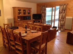 Appartements Appartement Avec Piscine, Terrasse, et WIFI - 8 Personnes - FR-1-733-138 : photos des chambres