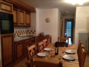 Appartements Appartement Avec Piscine, Terrasse, et WIFI - 8 Personnes - FR-1-733-138 : photos des chambres
