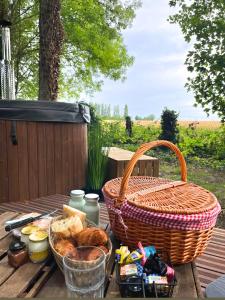 B&B / Chambres d'hotes La Ferme 1851 - Cabane Spa Nordique prive vue sur champ : photos des chambres
