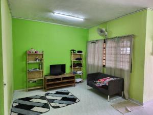 Reyza Homestay KKB