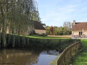 Maisons de vacances Gite Le Pin-la-Garenne, 4 pieces, 8 personnes - FR-1-497-168 : photos des chambres