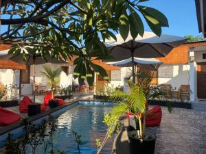 Phòng Deluxe Giường Đôi Nhìn Ra Hồ Bơi (Deluxe Double Room with Pool View)