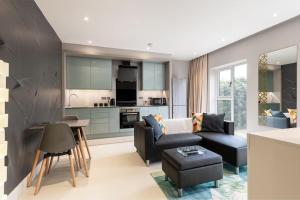 Working Away This Christmas - Apartment 7