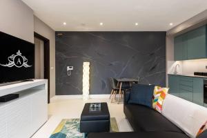 Working Away This Christmas - Apartment 7