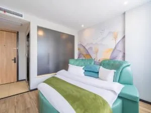 格林豪泰桐城市新渡镇新安北路智选酒店 - Chituling