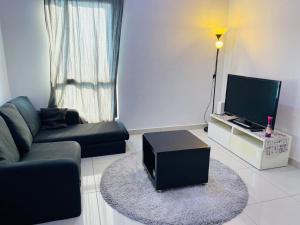 Islamic Santai Santai Homestay - Centrus Soho Cyberjaya
