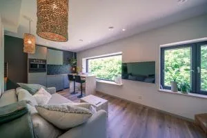 Salty Vibes - Raversyde