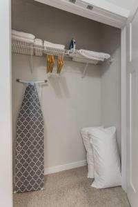 CozySuites MusicRow Alluring 1BR w free parking 13
