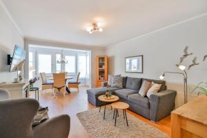 FeWo Bergen in Binz - stilvolle Unterkunft mit Parkplatz und Strandkorb, 200m zum Strand