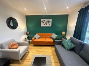 Stylish townhouse-Central location-Great discoun s