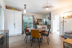 Maisons de vacances Landaise le lagunak avec piscine chauffee a 900 M de la plage : photos des chambres