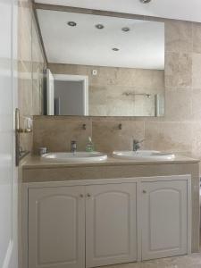 2 Bed Flat-Sleeps 4-Pets-Parking-Marina Duquesa