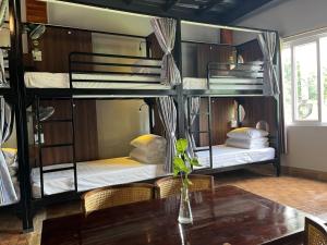 Rocks Ha Giang Hostel & Tour