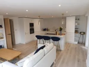 Fabulous Ground Floor Apt Adjacent to Beach - Bryngwran