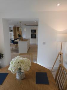 Fabulous Ground Floor Apt Adjacent to Beach