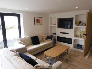Fabulous Ground Floor Apt Adjacent to Beach