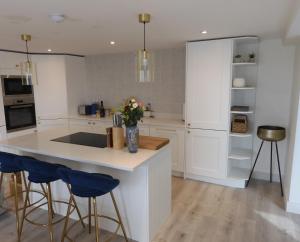 Fabulous Ground Floor Apt Adjacent to Beach