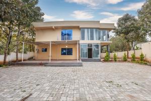 Rustica Villa By Secret Turtle 7BHK 2Pvt Pool Projector