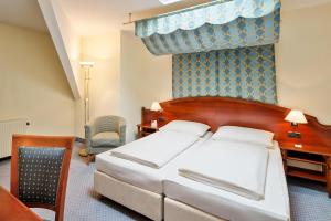 Junior Suite room in Austria Trend Hotel Schloss Wilhelminenberg Wien