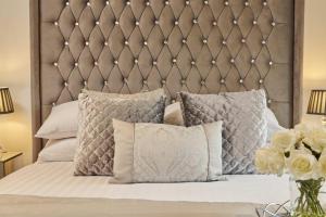 Deluxe Modern Apt & Free Secure Parking!