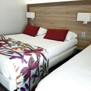 Hotels Relais Saint Jacques - Chateauroux : photos des chambres