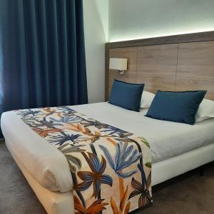 Hotels Relais Saint Jacques - Chateauroux : photos des chambres