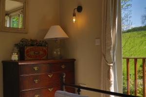 Treetops Lodge, Bantham, South Devon, a tranquil rural retreat