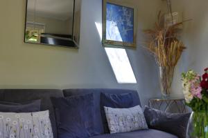 Treetops Lodge, Bantham, South Devon, a tranquil rural retreat