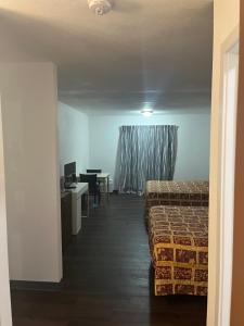 Queen Room with Two Queen Beds - Smoking room in Western Inn Lakewood