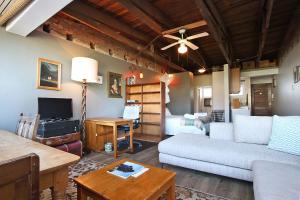 Sandringham Studio 61