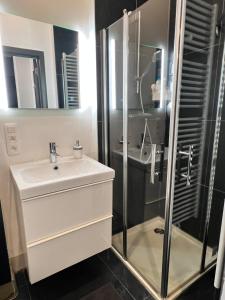 Modern cozy studio with backyard