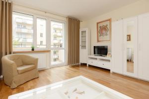 Warsaw City Center Żurawia by Noclegi Renters