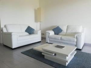 White-blue vibes, seafront 2-bedroom apt