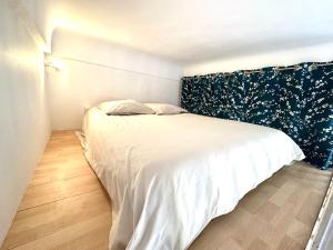 Studio mezzanine sur le port