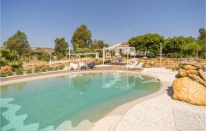 obrázek - Stunning Home In Marinella Di Selinunte With Outdoor Swimming Pool, Wifi And 5 Bedrooms