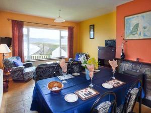 Rossbeigh Beach Cottage No 4