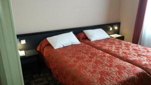 Hotels Hotel de La Cloche : photos des chambres